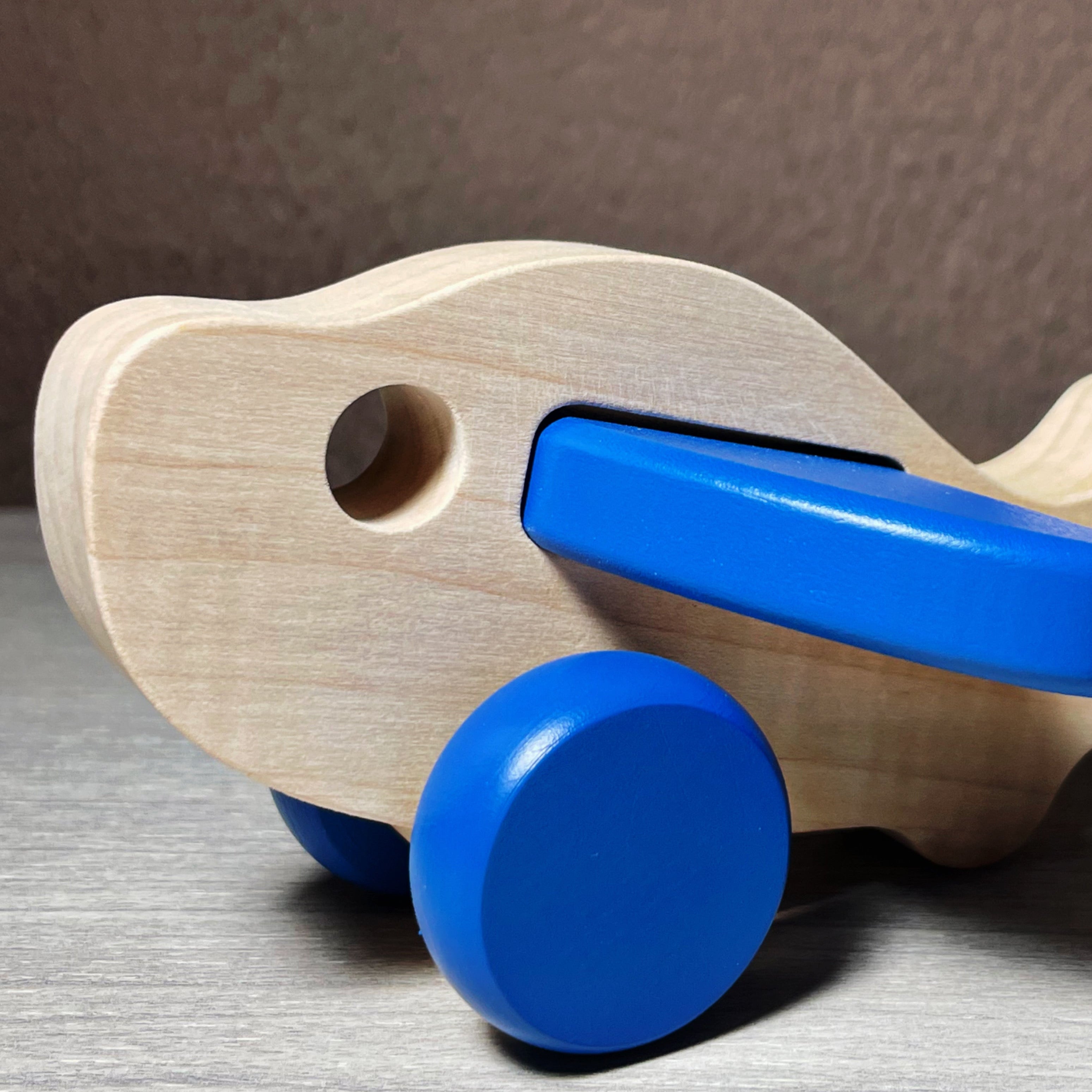 jouet avion en bois fabriqué à la main en europe