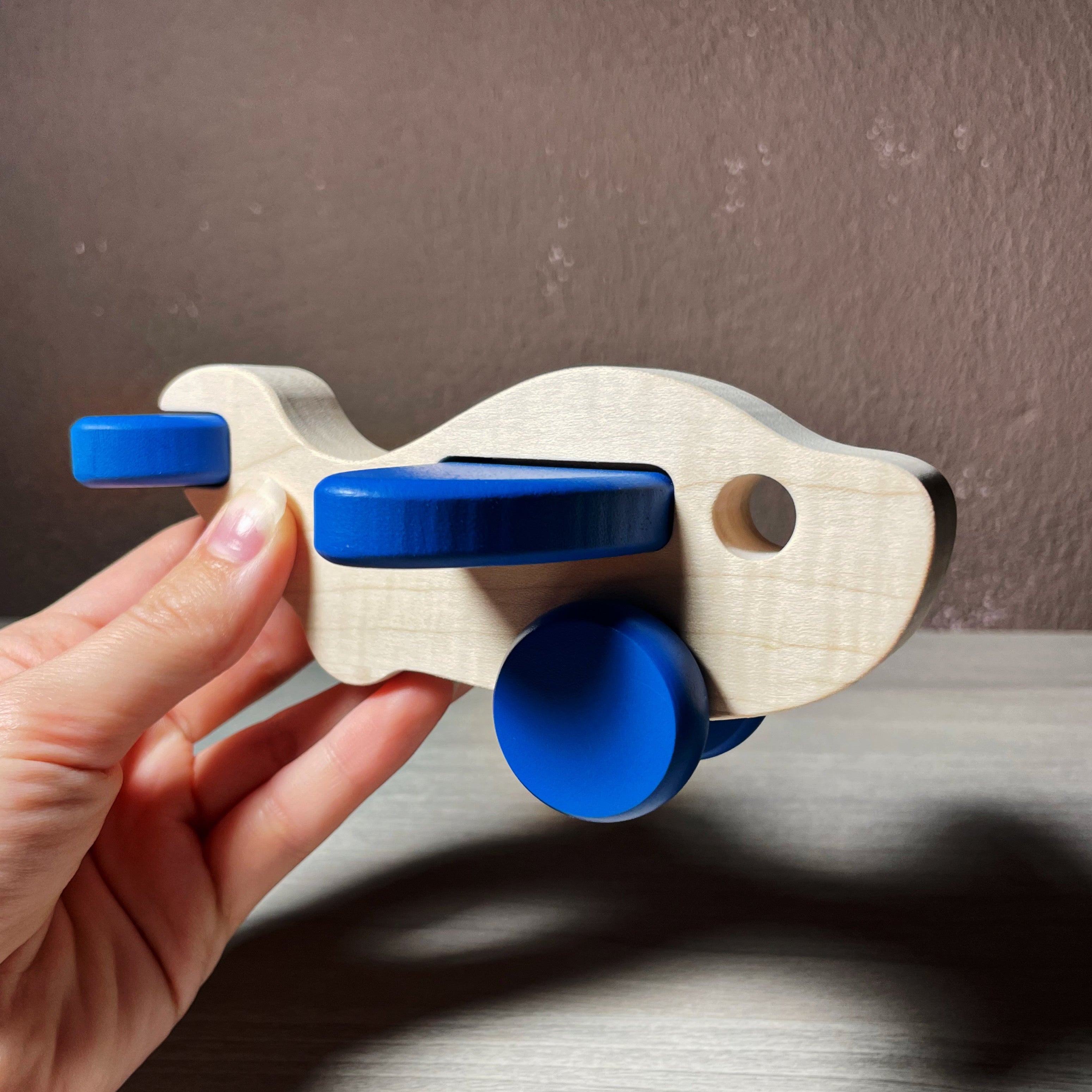 jouet à pousser bébé avion en bois